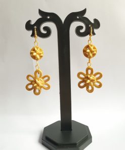 Alternative view of Bamboo Daisy Flower Earrings